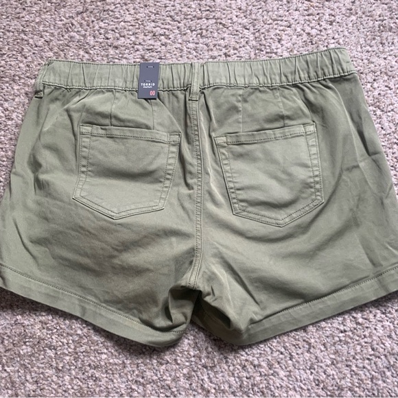 Torrid 3.5 Inch Pull-On #FeeltheFit Stretch Cotton Short Green Sz 00 Drawstring - Picture 4 of 5